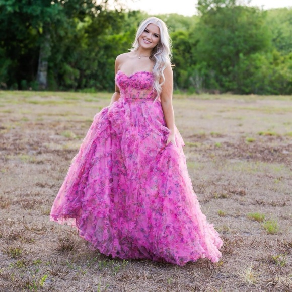 2024- Sherri Hill - Picture 4 of 7